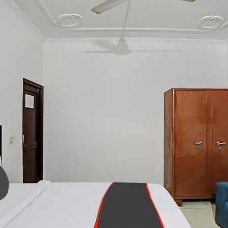 Collection O Mayank Guest House Near Iskcon Temple Noida Kālkāji Devi Zewnętrze zdjęcie