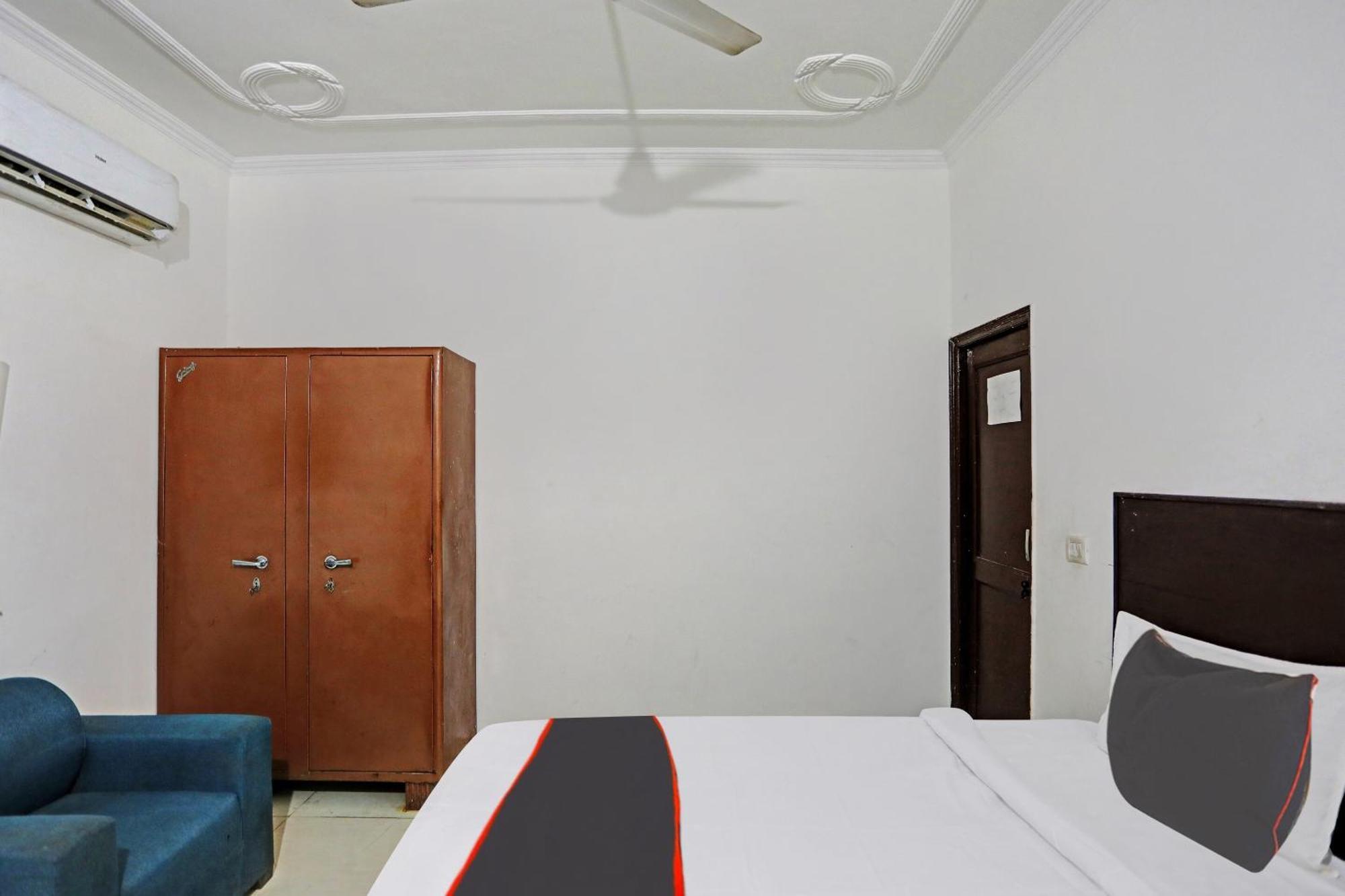 Collection O Mayank Guest House Near Iskcon Temple Noida Kālkāji Devi Zewnętrze zdjęcie
