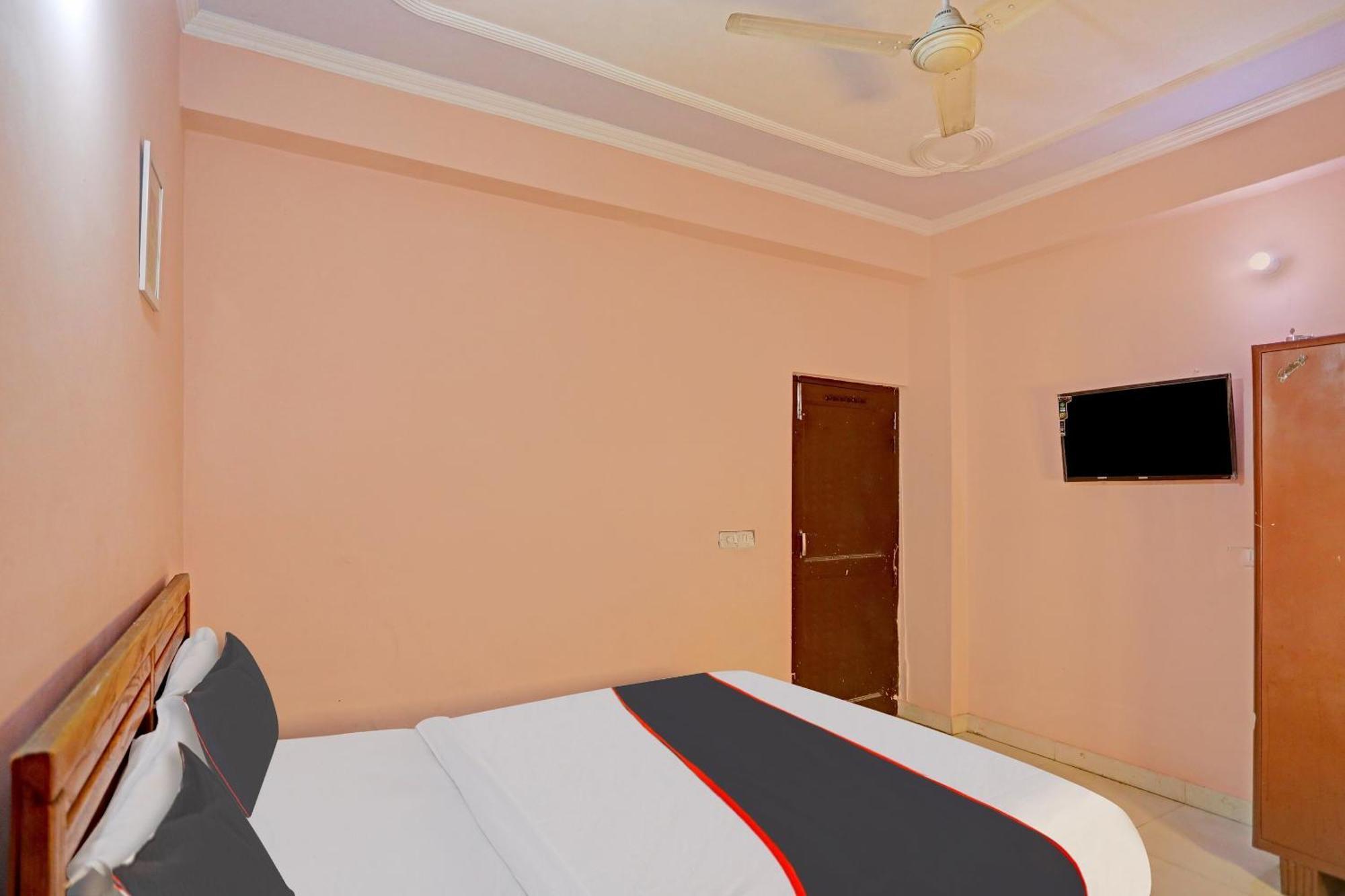 Collection O Mayank Guest House Near Iskcon Temple Noida Kālkāji Devi Zewnętrze zdjęcie