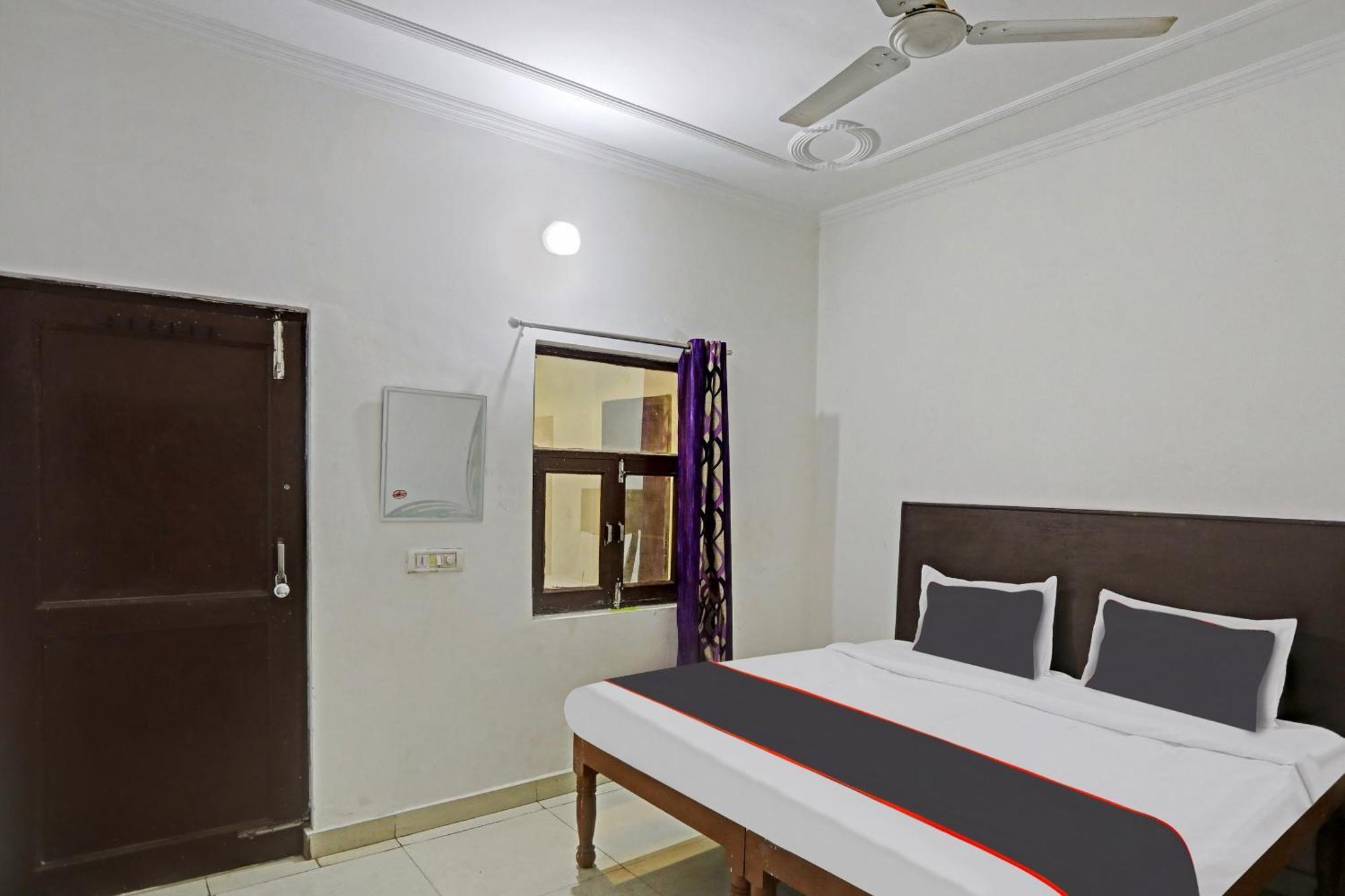 Collection O Mayank Guest House Near Iskcon Temple Noida Kālkāji Devi Zewnętrze zdjęcie