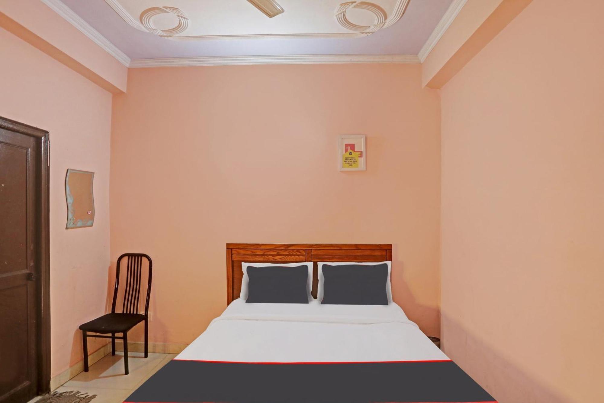 Collection O Mayank Guest House Near Iskcon Temple Noida Kālkāji Devi Zewnętrze zdjęcie