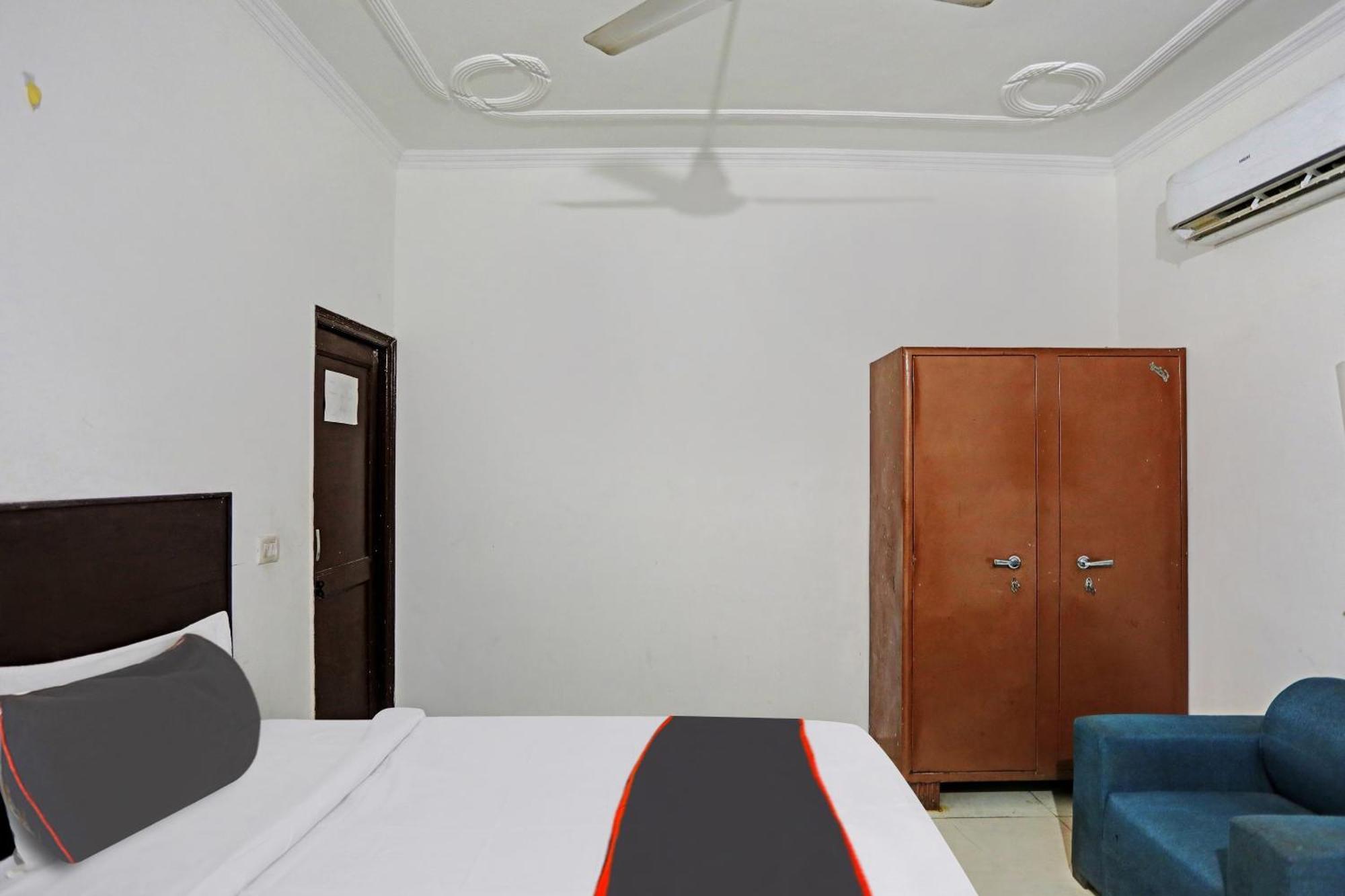 Collection O Mayank Guest House Near Iskcon Temple Noida Kālkāji Devi Zewnętrze zdjęcie