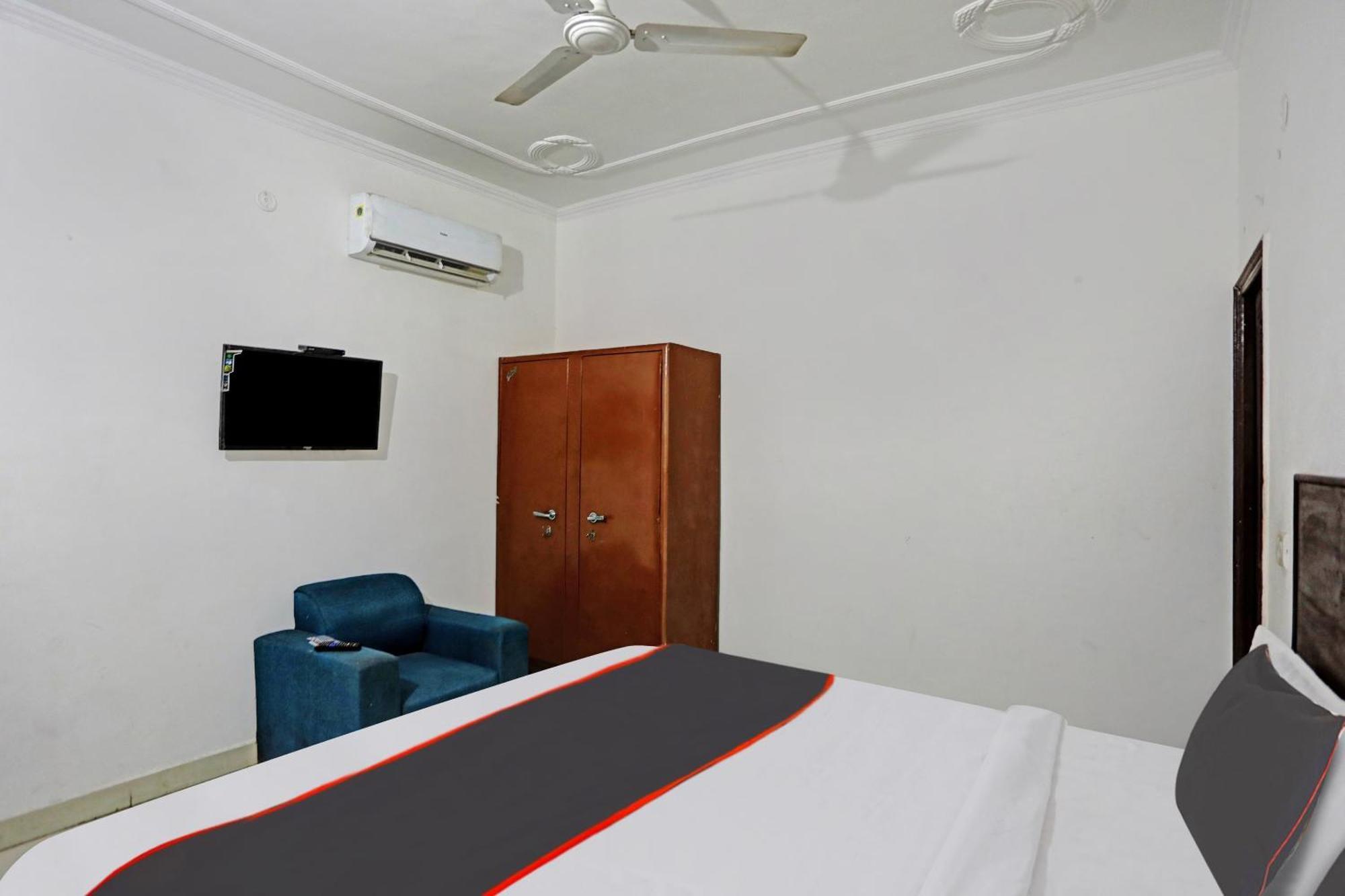 Collection O Mayank Guest House Near Iskcon Temple Noida Kālkāji Devi Zewnętrze zdjęcie